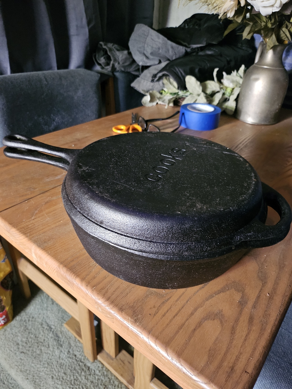 Cast Iron 5 Quart Dutch Oven With Double Use Lid
